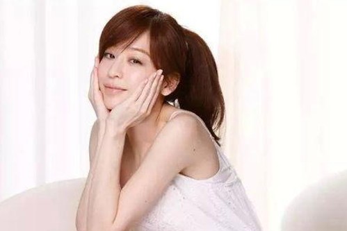 酱嘉乐幽默解读娱乐圈热点，揭秘明星恋情与网络暴力背后的故事