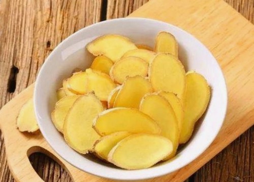 爆料少女如何借娱乐八卦走红？每日吃瓜黑料揭秘幕后真相