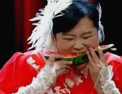 娱乐圈表情包风潮背后:明星们的吃瓜新玩法🤭